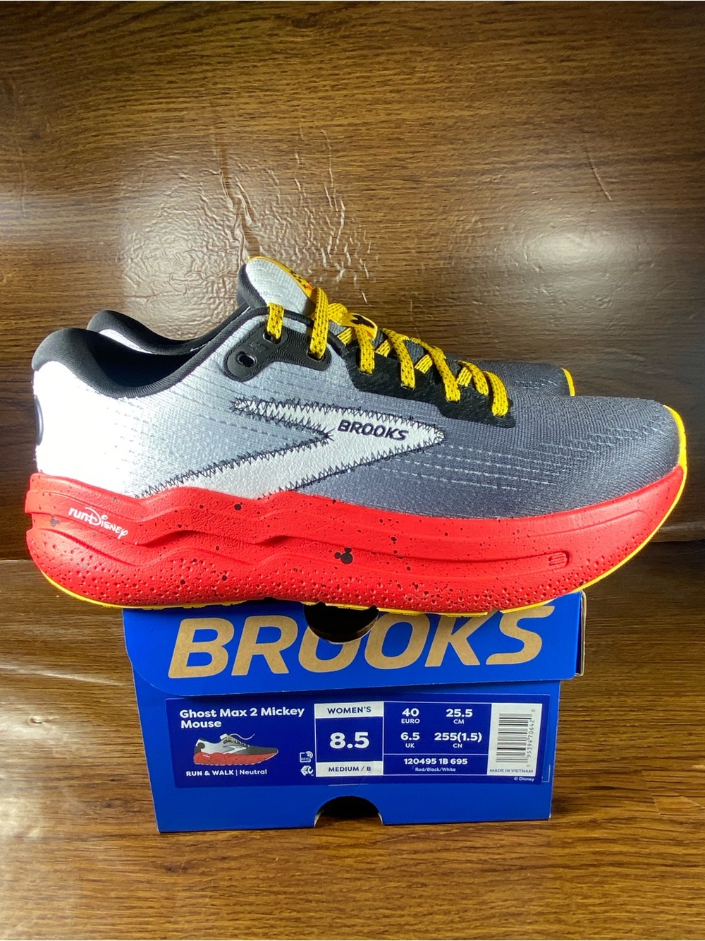 Brooks Run Disney Ghost Max 2 Mickey Mouse women’s shoe size 8.5